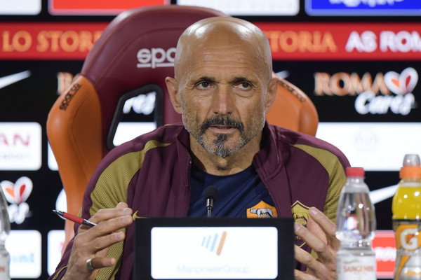 as-roma-training-session-and-press-conference-40