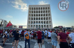 LIVE – ‘Dybala Day’: tutto pronto per la presentazione al Palazzo della Civiltà Italiana. Presenti già 1000 tifosi (FOTO E VIDEO)