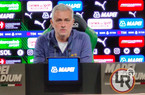 VIDEO – Spezia-Roma, siparietto tra Mourinho e un giornalista in conferenza stampa: “Ho scoperto chi ti ha detto di El Shaaarawy titolare. Buon lavoro il tuo, ma quello della fonte una m***a”