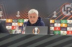 VIDEO – Mourinho: “Il Feyenoord di Tirana? Mi ricordo che abbiamo giocato con loro quando vedo la coppa a Trigoria”