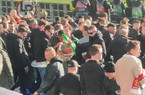 Nel pub degli ultrà del Feyenoord: “Hanno fatto sparire 700 litri di birra”