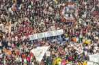 FOTO – Roma-Spezia, striscioni all’Olimpico: “Mou Roma è con te”. E ancora: “Avete onorato la nostra maglia”. Poi contro Taylor: “Fucking shame”