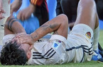 Cagliari-Roma: problema al ginocchio sinistro per Dybala che esce zoppicando