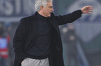 Mourinho: “Alla fine decide un rigore ridicolo. Con Orsato vince chi fa il primo gol”