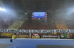 Roma-Feyenoord, la coreografia della Curva Sud: “Per andare oltre e oltre ancora…carica!!!” (FOTO e VIDEO)