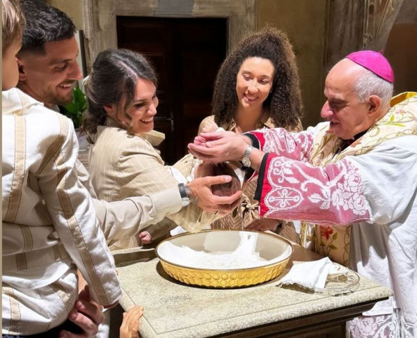 Giornata speciale per la famiglia Pellegrini: oggi il battesimo del terzo figlio Nicolò (FOTO)
