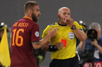 Marciniak 8 anni dopo: De Rossi ritrova l’arbitro che lo espulse nello 0-3 col Porto nel 2016