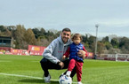 Instagram, Pellegrini con il figlio Thomas a Trigoria: “Campione di papà” (FOTO)