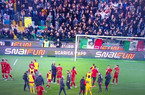 Udinese-Roma: applausi della squadra giallorossa alla curva dei friulani al termine del match (FOTO)