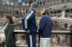 Instagram, pomeriggio da turista per Huijsen: il difensore visita il Colosseo, l’Arco di Costantino e i Musei Vaticani (FOTO)