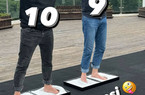 Instagram, Totti in Cina in compagnia di Van Basten: le due leggende posano per il calco delle impronte dei piedi (FOTO)