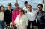 https://laroma24.it//wp-content/uploads/2024/06/SMALLTHUMB-bove-e-cobolli-londra.jpg FOTO – Bove vola a Londra: tappa a Wimbledon per supportare Cobolli