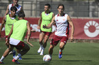 https://laroma24.it//wp-content/uploads/2024/07/SMALLTHUMB-WhatsApp-Image-2024-07-11-at-12.25.33-1.jpeg Ritiro Roma, quinto giorno di lavoro a Trigoria: presente anche Le Fée (FOTO)