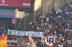 Roma-Bologna, spunta lo striscione in Sud: “Avete rotto il ca**o” (FOTO)