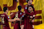 https://laroma24.it//wp-content/uploads/2025/05/SMALLTHUMB-GettyImages-2215774556.jpg La Roma vince e spera