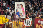 Roma-Milan, spunta una nuova pezza in Curva Sud: Svilar e la caduta dell’invasore dell’Atalanta (FOTO)