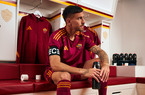 As Roma: svelato il nuovo Kit Home 2025/26 (COMUNICATO e FOTO)