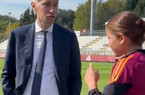 Roma Femminile, anche Massara a seguire l’allenamento al Tre Fontane: il saluto con le ragazze (VIDEO)