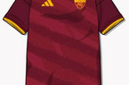 FOTO – Nuove indiscrezioni sulla maglia home 2026/27: dal ritorno del vecchio stemma alle strisce oblique rosse