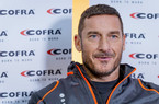 Totti nuovo testimonial COFRA: “Sono orgoglioso, la sicurezza è fondamentale”