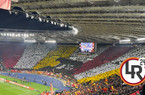 Roma-Bologna: l’Olimpico intona a cappella l’inno in attesa dei supplementari (VIDEO)
