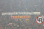Roma-Juventus, striscione contro i bianconeri: “Doping, falso in bilancio e Calciopoli, è lunga la lista…”. Poi la frecciatina a Chiellini: “Ora in tv fai il moralista” (FOTO)