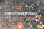 Roma-Atalanta l’ironico striscione in Tevere: “Meglio ubriachi che Zalewski”
