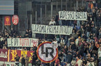 Roma-Atalanta, lo sfogo della Sud: “Adesso basta! La Roma prima di tutto… e di tutti!”. E un altro striscione: “Chi pensa al bene della nostra squadra?” (FOTO)