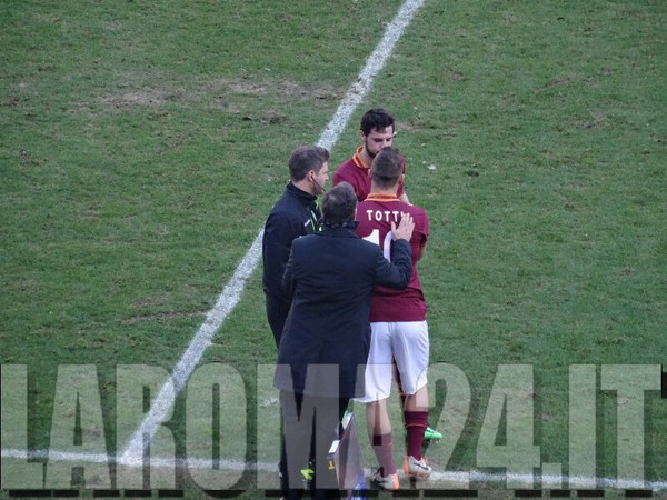 cambio_destro_totti_roma_verona_26_1_14-2