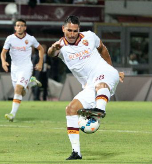 borriello_controllo_palla_florenzi_sullo_sfondo