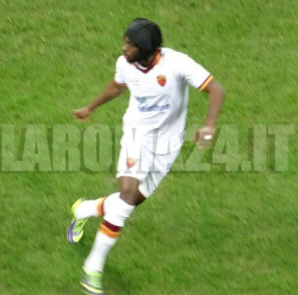 gervinho_corsa_tutta_figura_bianco