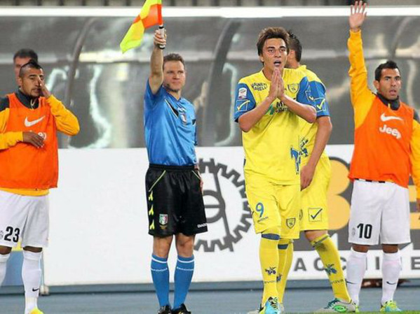 preti-guardalinee-proteste-chievo-verona-2013