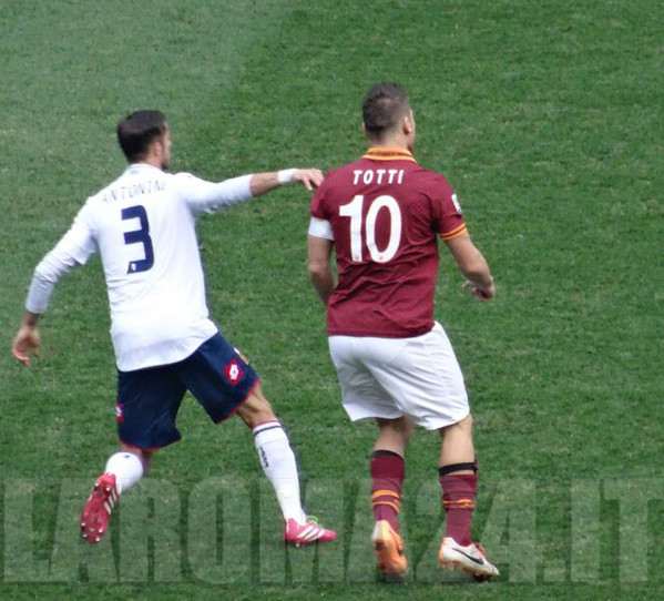 totti_antonini_spalle_roma_genoa_120114