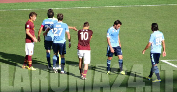 totti_rosso_a_dias_proteste_derby