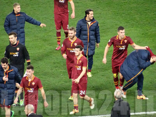 florenzi-de-rossi-strootman-fine-partita-roma-samp-1602134