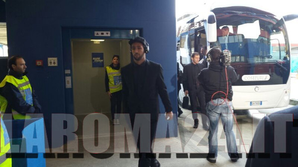 benatia-arriva-allo-stadio-sassuolo-roma