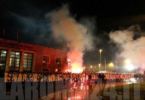 striscione-esterno-olimpico-ultimo-stadio-roma-inter