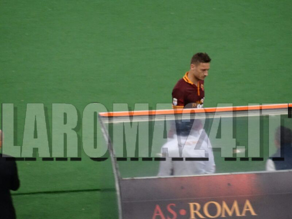 totti-va-in-panchina