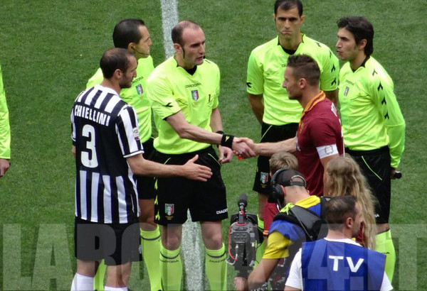 totti-chiellini-calcio-inzio-roma-juve