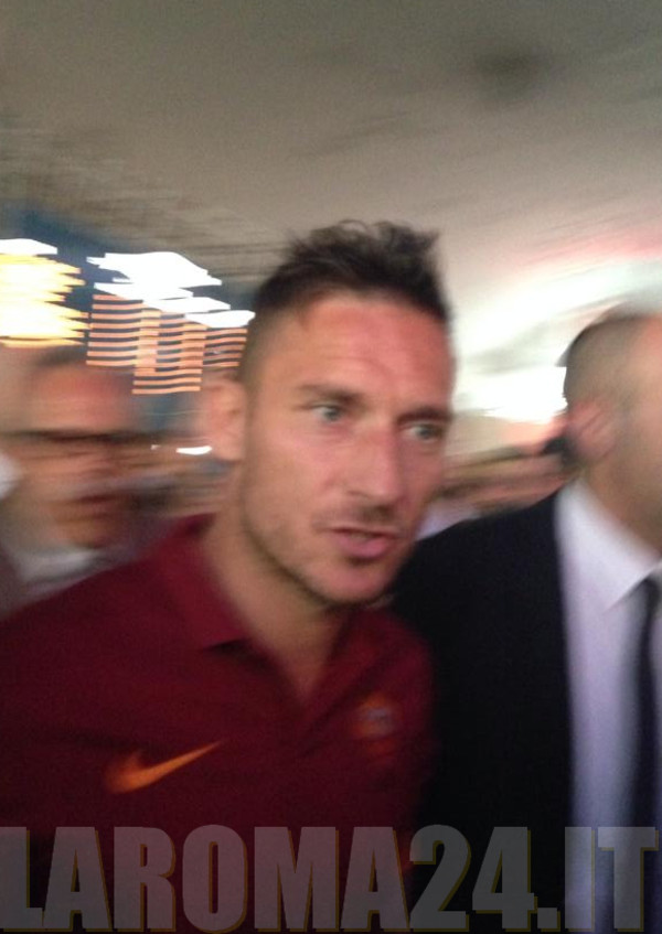 totti-presentazione-maglia-home