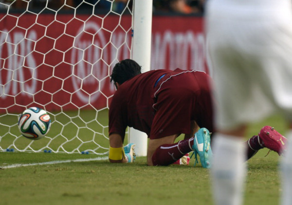 fbl-wc-2014-match39-ita-uru-4