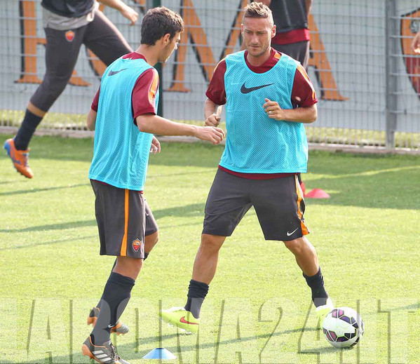 totti-destro-allenamento-160714-mancini