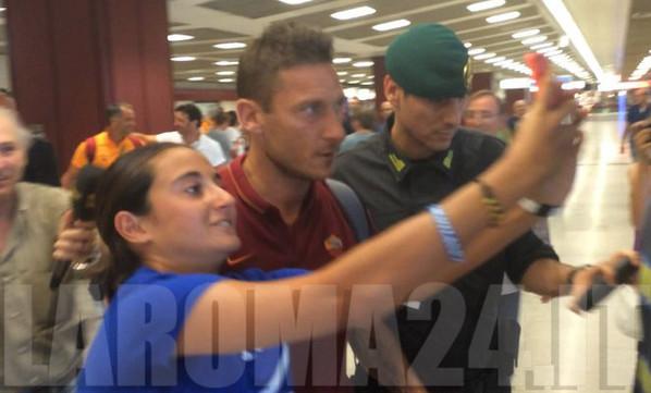 totti-foto-tifosa-fiumicino