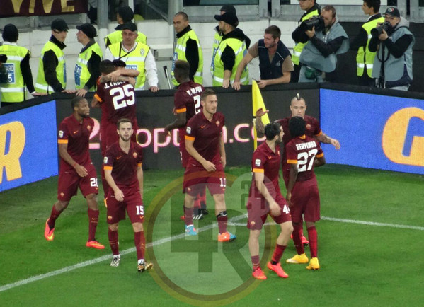 esultanza-squadra-gol-totti