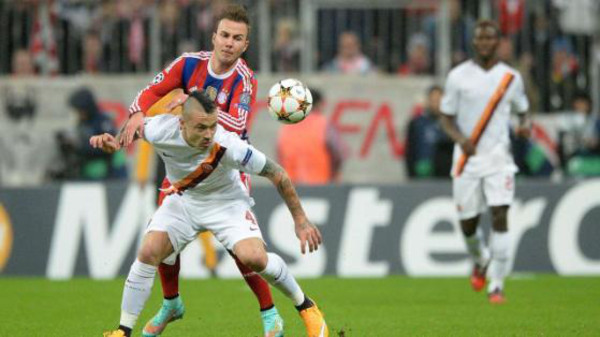 nainggolan-goetze-bayern-roma-05-11-2014