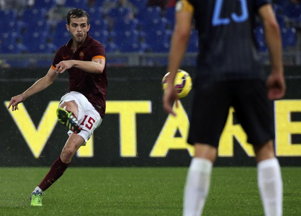 pjanic-calcia-punizione-vs-inter