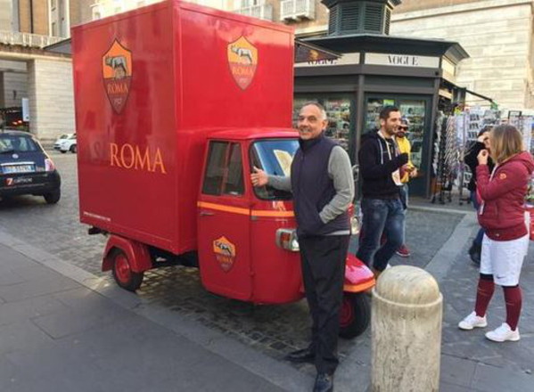 pallotta-con-ape-car-roma-foto-twitter-zecca