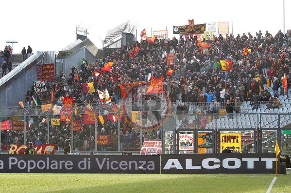 settore-tifosi-roma-friuli-lr24