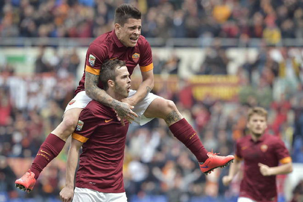 iturbe-zompa-su-pjanic-roma-napoli