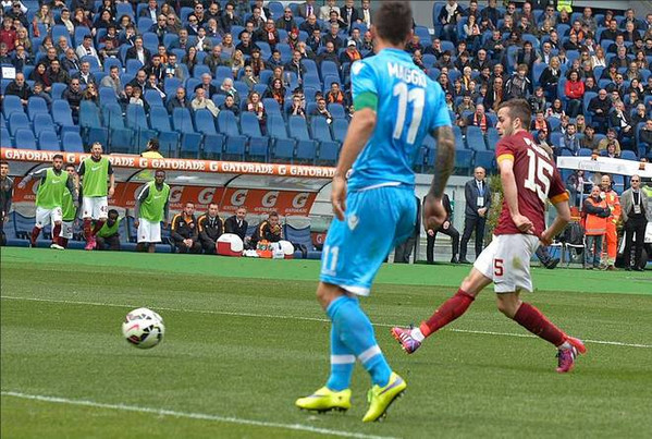 pjanic-tiro-roma-napoli